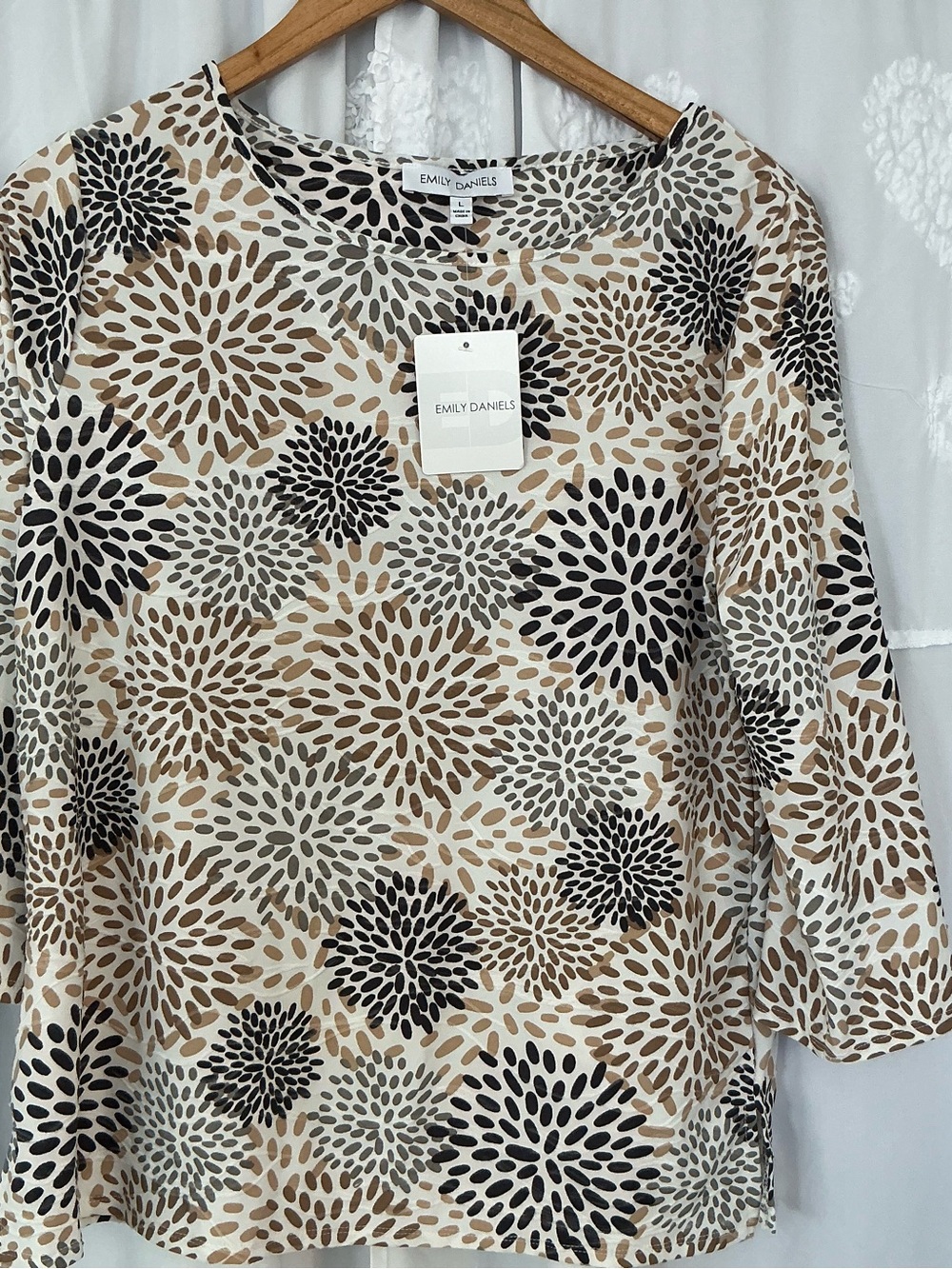 Emily Daniels Long-Sleeve Floral Burst Top - Beige/Black/Gray